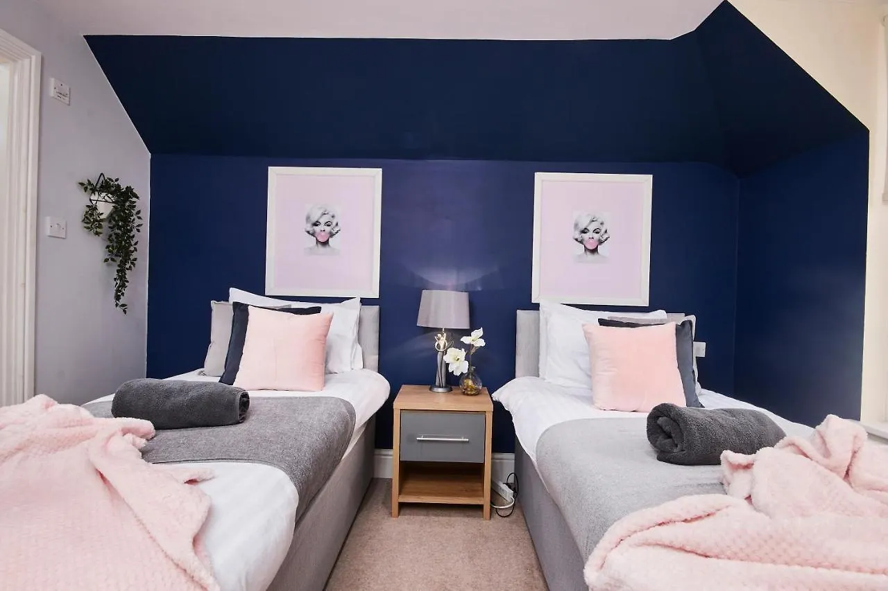 Striking Monroe Suite! Bath 0*,  United Kingdom