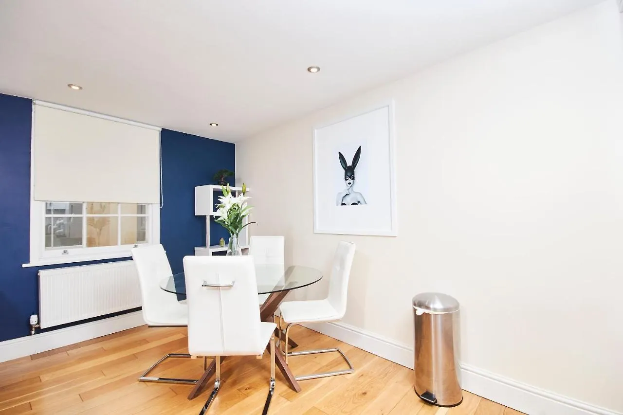 Apartment Striking Monroe Suite! Bath